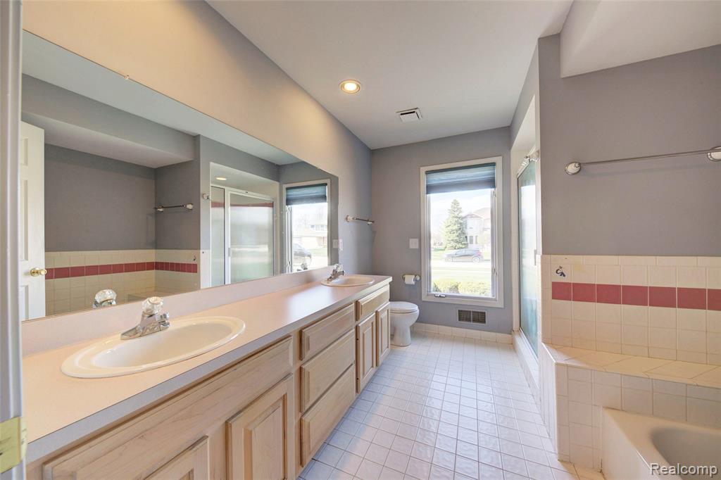 15756 Lamont Drive, Macomb, MI 48042 — Photo 25