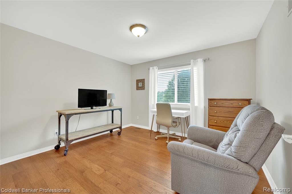 597 Bay Pointe Drive, Oxford, MI 48371 — Photo 27