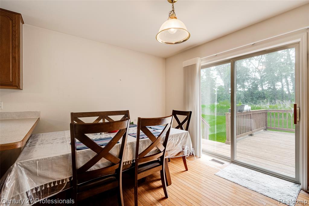 5958 Lochmore Drive, Commerce Twp, MI 48382 — Photo 28