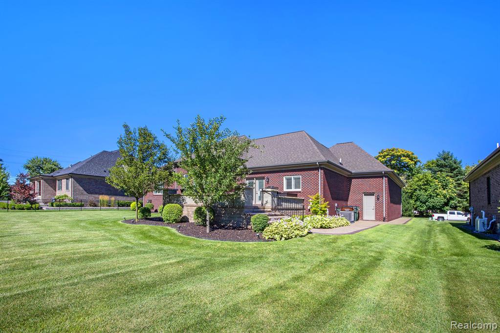 48913 Pinebrook Drive, Utica, MI 48315 — Photo 38