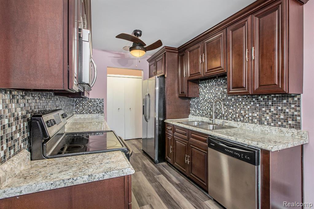 29761 Farmbrook Villa Lane, Southfield, MI 48034 — Photo 10