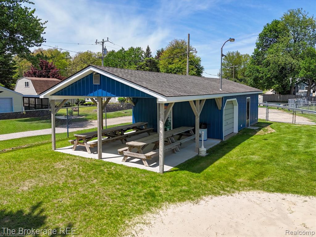 293 Hickory Place Drive, Columbiaville, MI 48421 — Photo 17