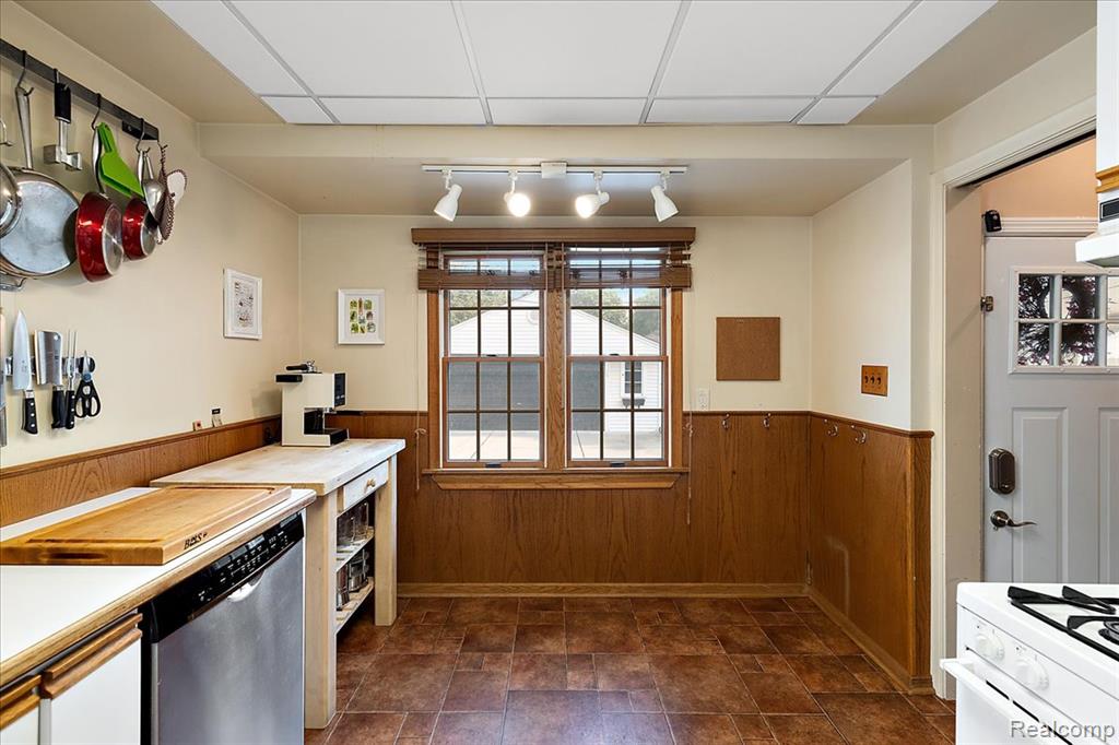 436 W Sunnybrook Drive, Royal Oak, MI 48073 — Photo 17