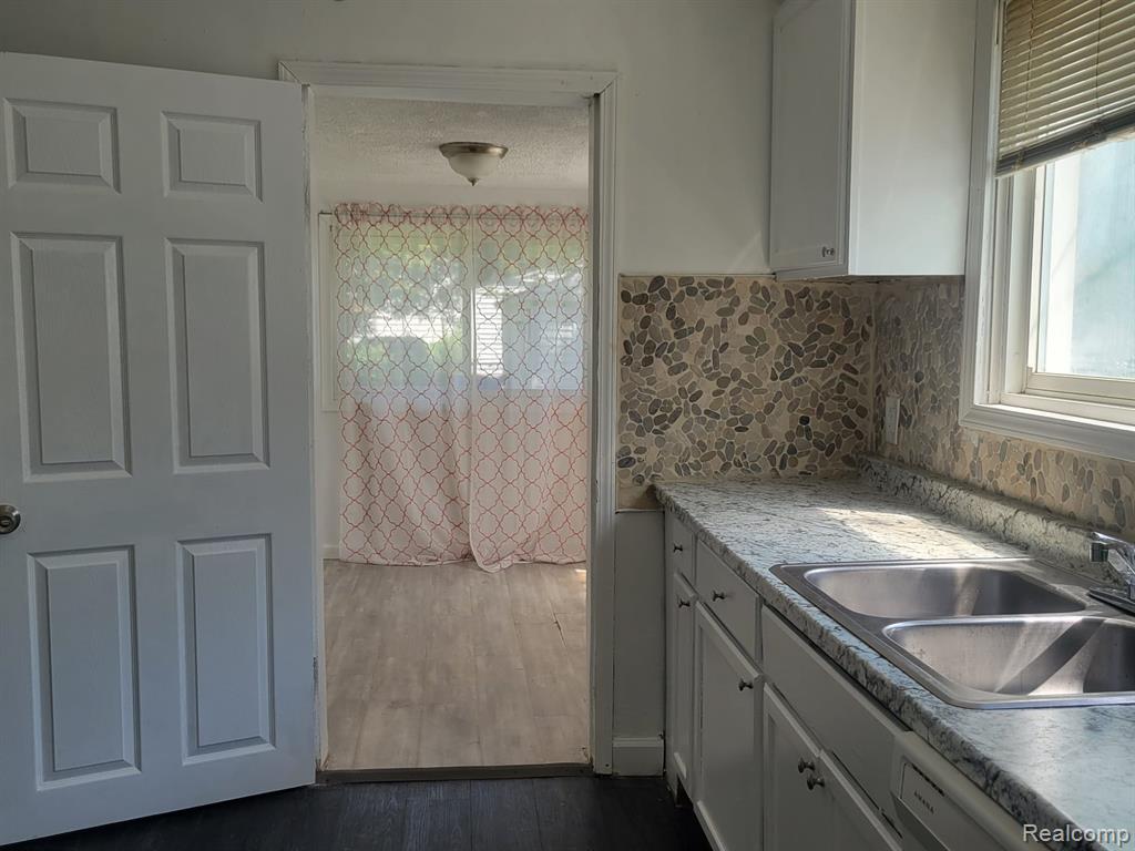 7027 Chalmers Avenue, Warren, MI 48091 — Photo 18