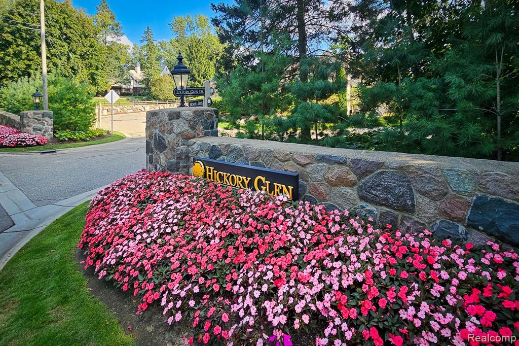 2462 HICKORY GLEN Drive, Bloomfield Hills, MI 48304 — Photo 28