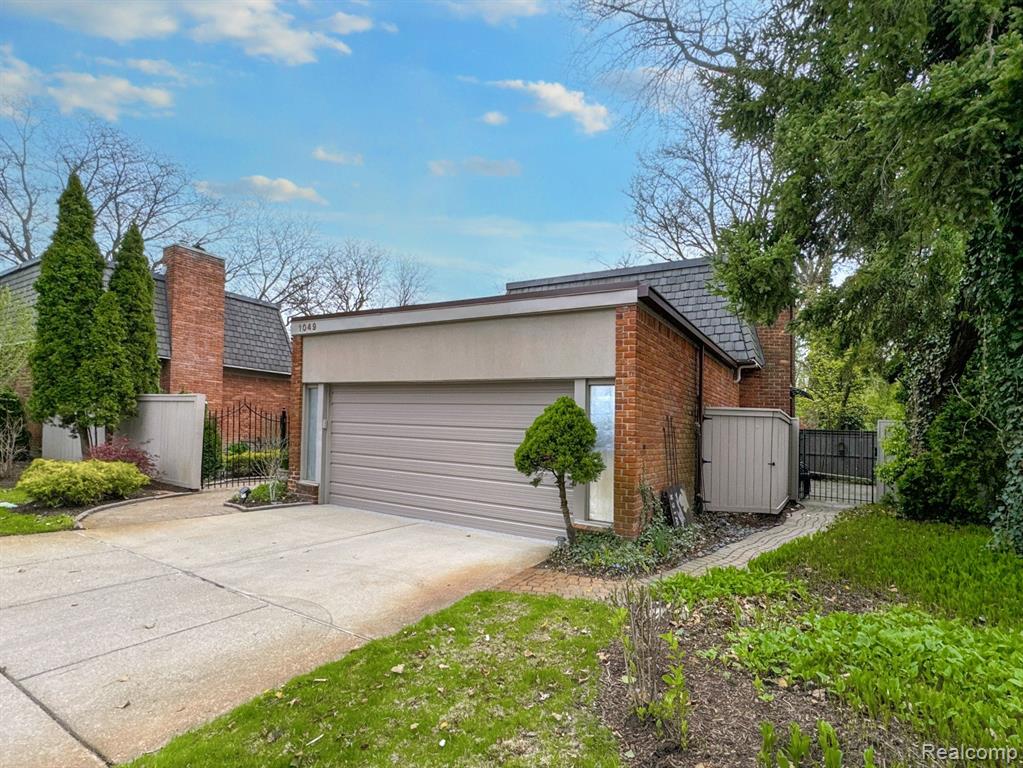 1049 STRATFORD Lane, Bloomfield Hills, MI 48304 — Photo 3