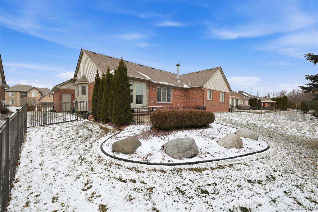 48274 Beacon Square Drive, Macomb, MI 48044 — Photo 4