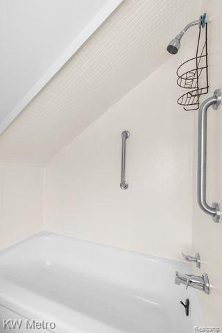 8135 REPUBLIC Avenue, Warren, MI 48089 — Photo 15