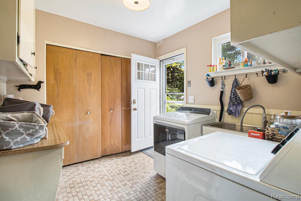 26031 Hidden Lane, Grosse Ile, MI 48138 — Photo 18