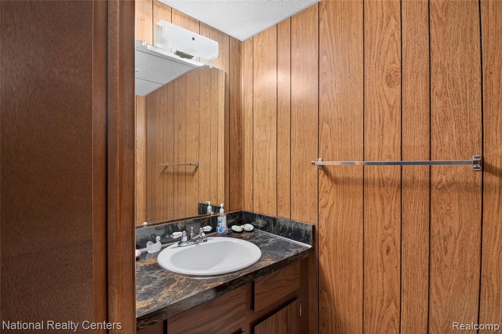 61043 Heritage Blvd., South Lyon, MI 48178 — Photo 24