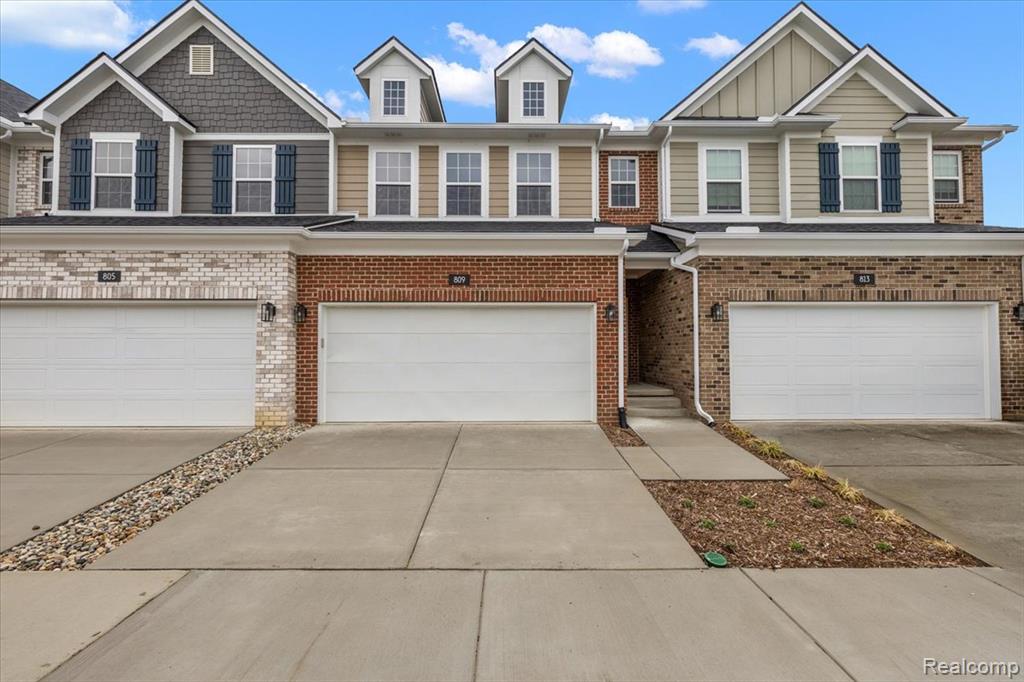 809 Cortland Ln, Troy, MI 48085 — front exterior