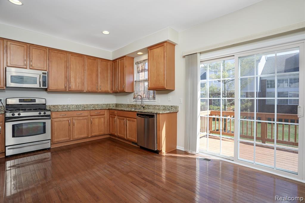 29340 DOUGLAS Drive, 132, Novi, MI 48377 — Photo 7