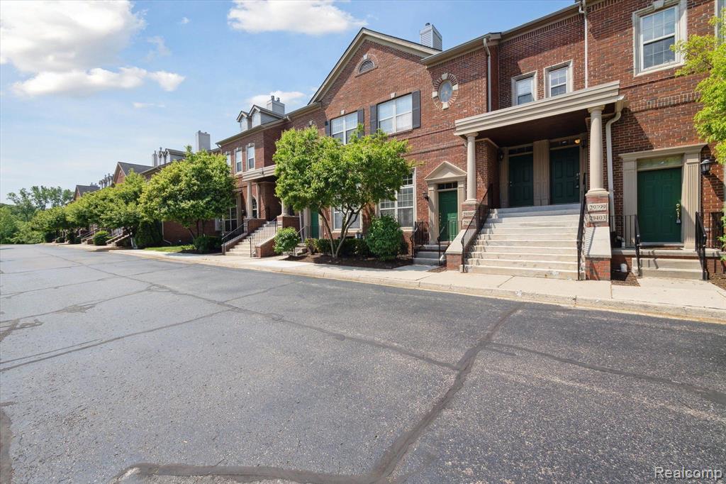 29399 GLEN OAKS Boulevard E, Farmington Hills, MI 48334 — Photo 3