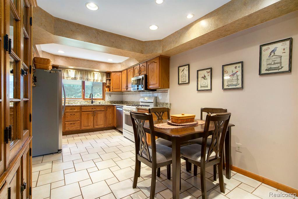 43069 Devon Lane, Canton, MI 48187 — Photo 5