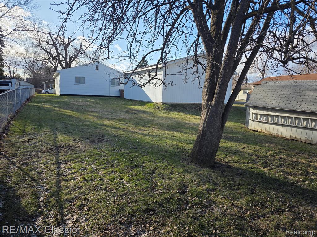 1072 Cloverlawn Drive, Pontiac, MI 48340 — Photo 25