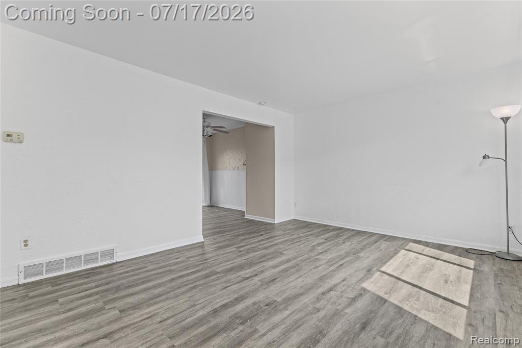 8136 Busko, Warren, MI 48093 — Photo 9