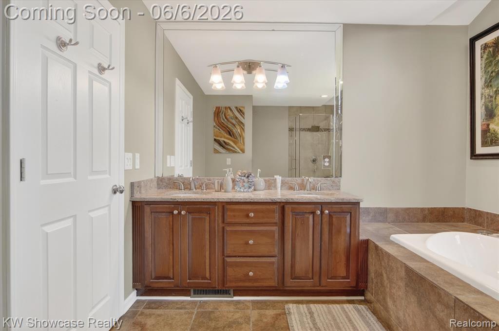 6220 Whispering Meadows Drive, White Lake, MI 48383 — Photo 33