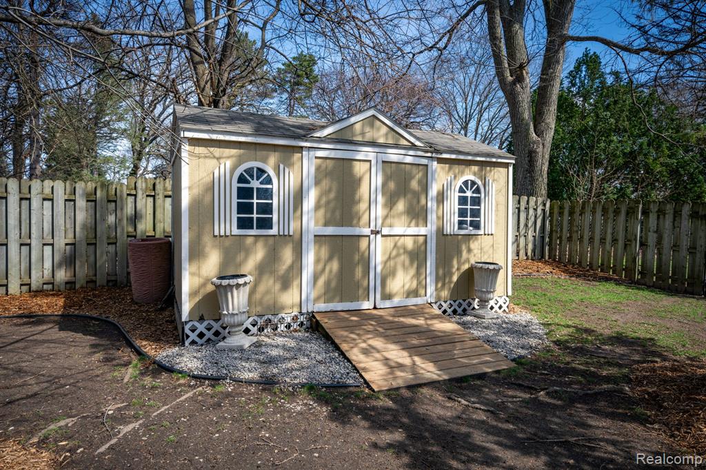 2941 Silverhill Drive, Waterford, MI 48329 — Photo 40