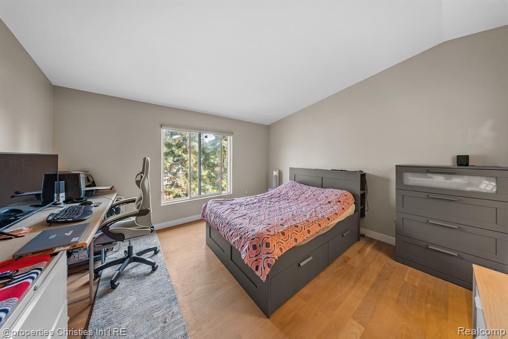 963 SANDALWOOD Drive, Troy, MI 48085 — Photo 18