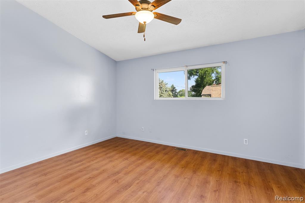 6177 1/2 S Sheridan Avenue, Durand, MI 48429 — Photo 9