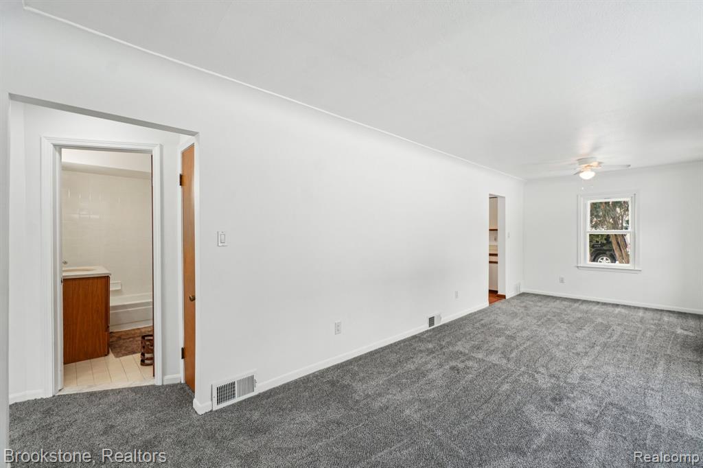 5729 Graves Street, Waterford, MI 48327 — Photo 5