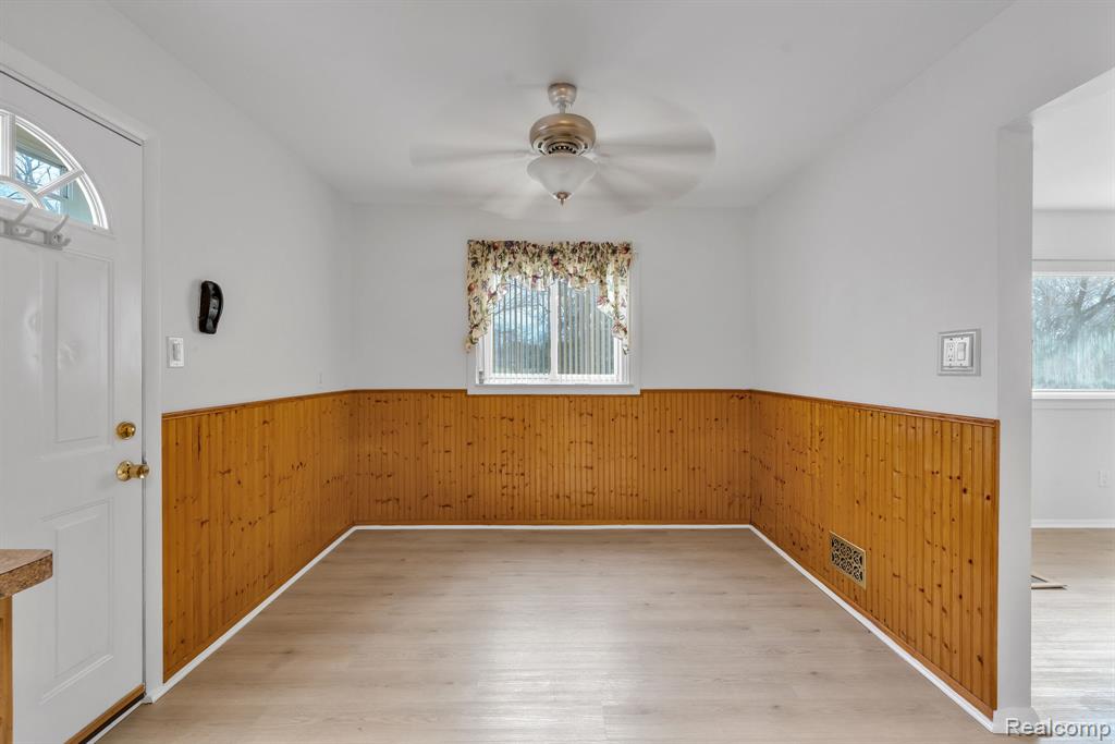 6571 N Highland Street, Dearborn Heights, MI 48127 — Photo 8