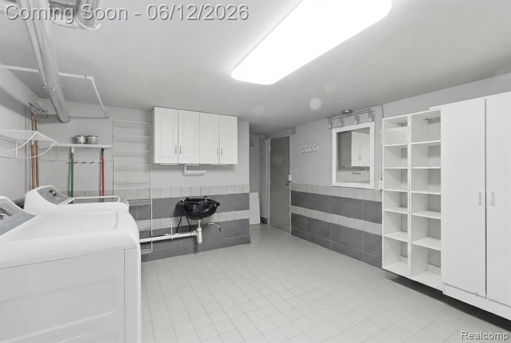 701 W Maple Road, Clawson, MI — Photo 16