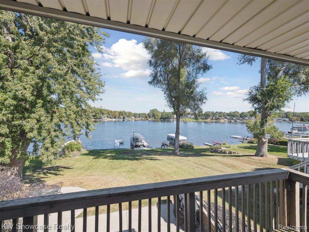 688 Wolverine Drive, Walled Lake, MI 48390 — Photo 4