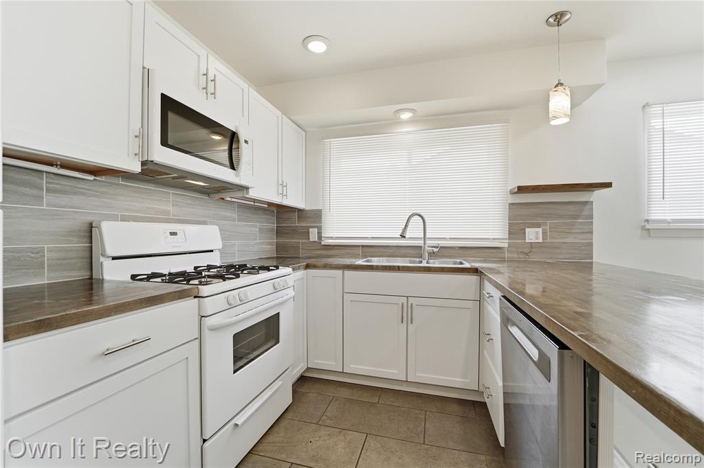 641 E Brockton Avenue, Madison Heights, MI 48071 — Photo 7