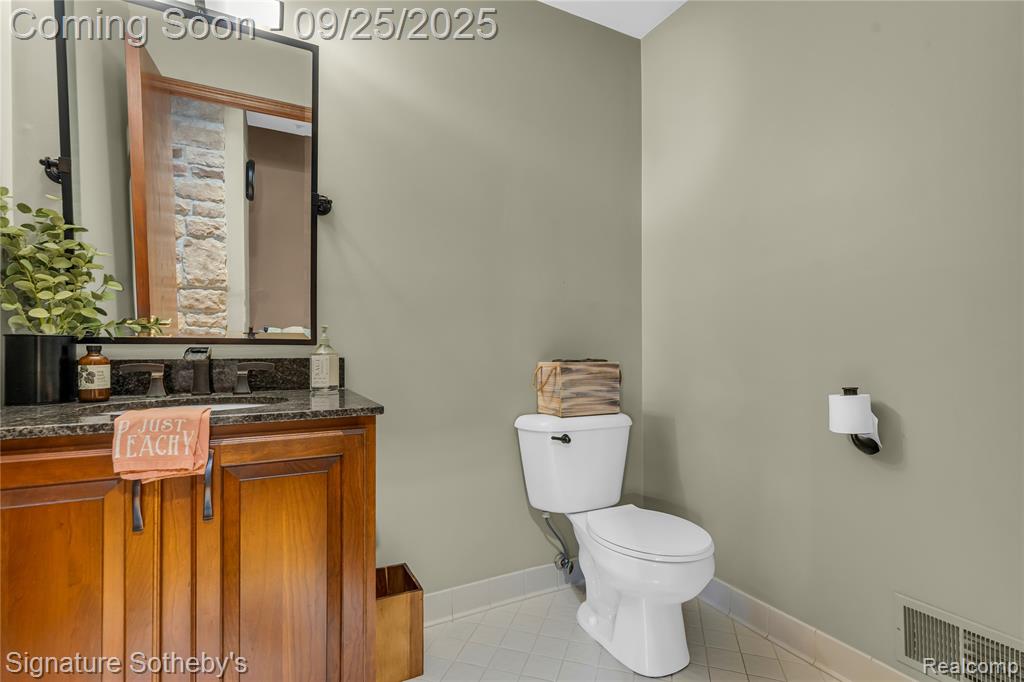 5226 Forest Valley Drive, Clarkston, MI 48348 — Photo 17