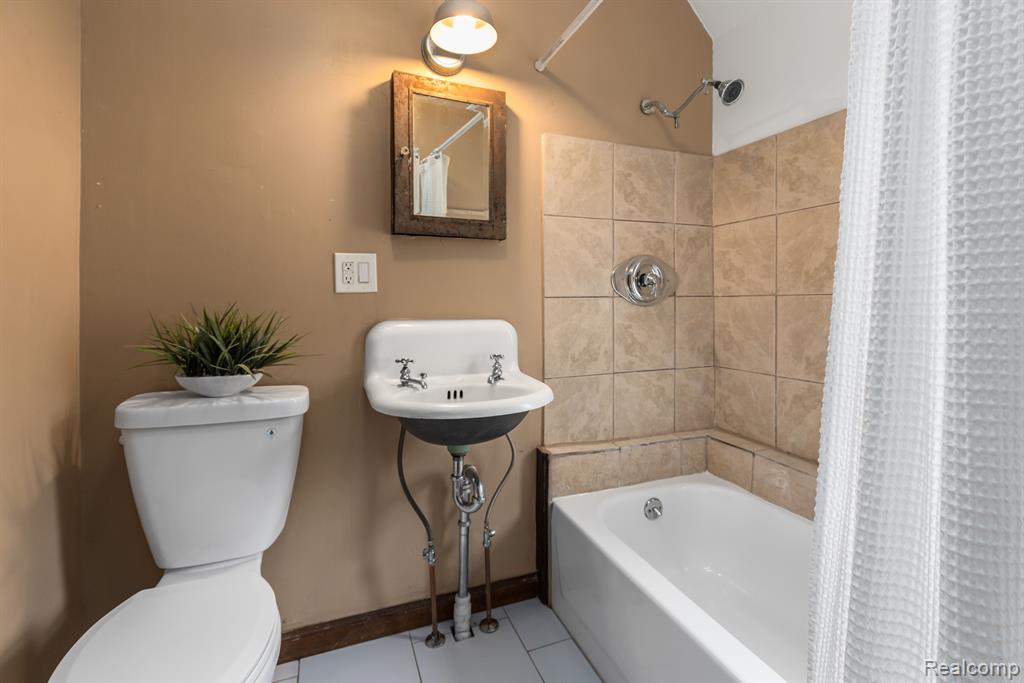 1247 25TH Street, Detroit, MI 48216 — Photo 18