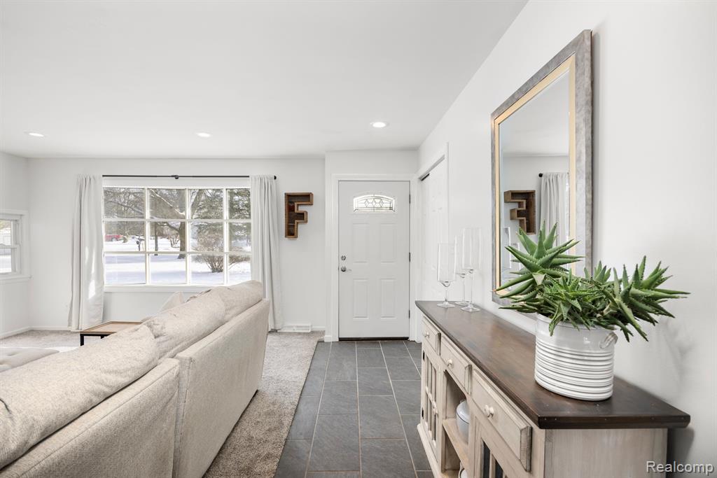 4852 MEADOWBROOK Lane, Lake Orion, MI — Photo 6