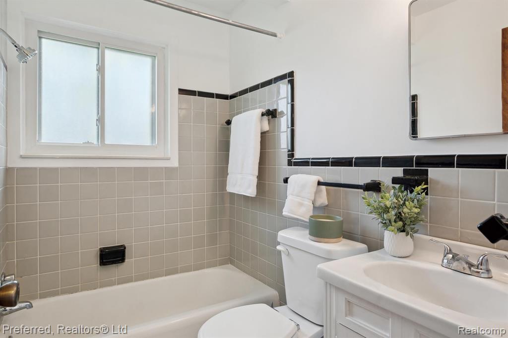 713 Duchess Street, Milford, MI 48381 — Photo 26