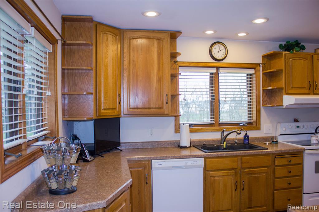 6711 KUTTSHILL Drive NE, Rockford, MI 49341 — Photo 12