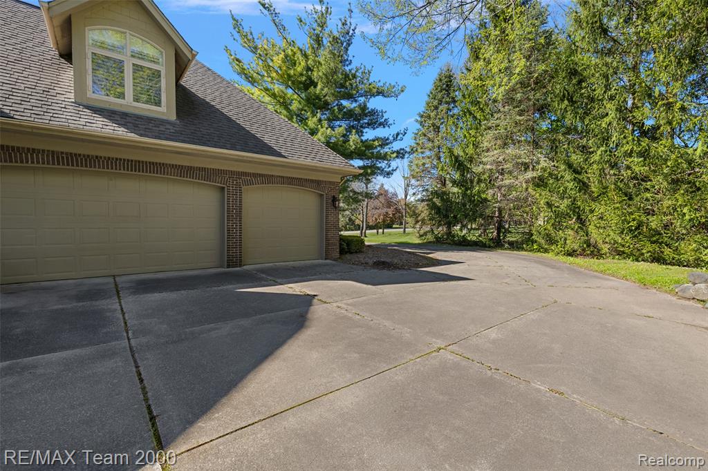 630 Sheldon Court, Rochester, MI 48306 — Photo 9