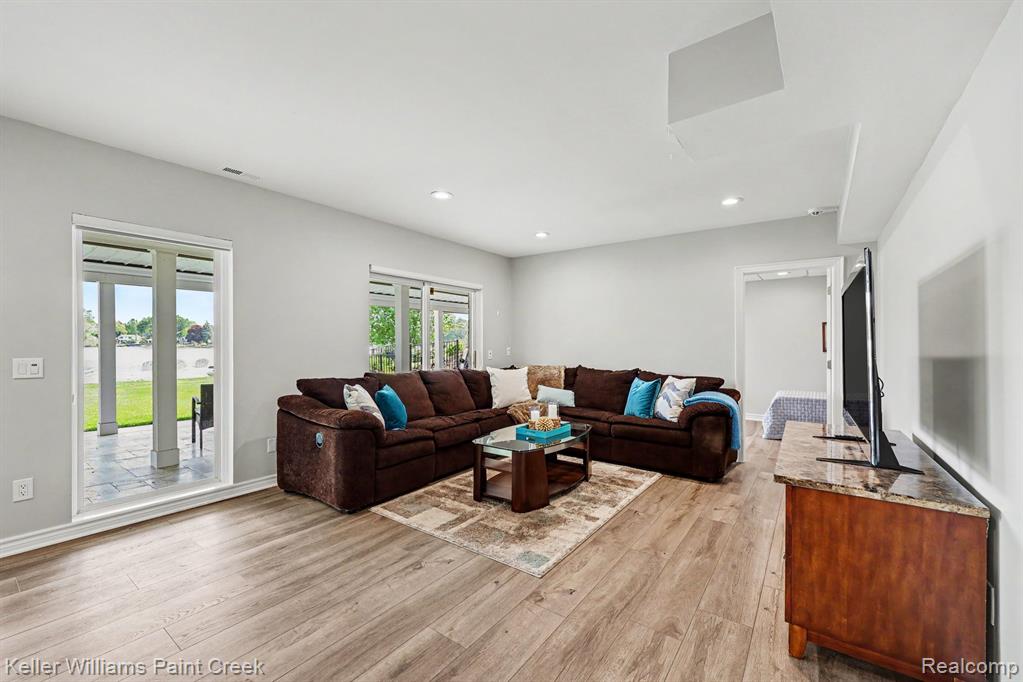 2560 Browning Drive, Lake Orion, MI — Photo 24