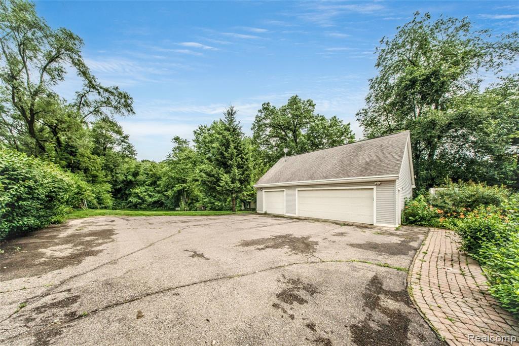 9042 Gale Road, White Lake, MI — Photo 19