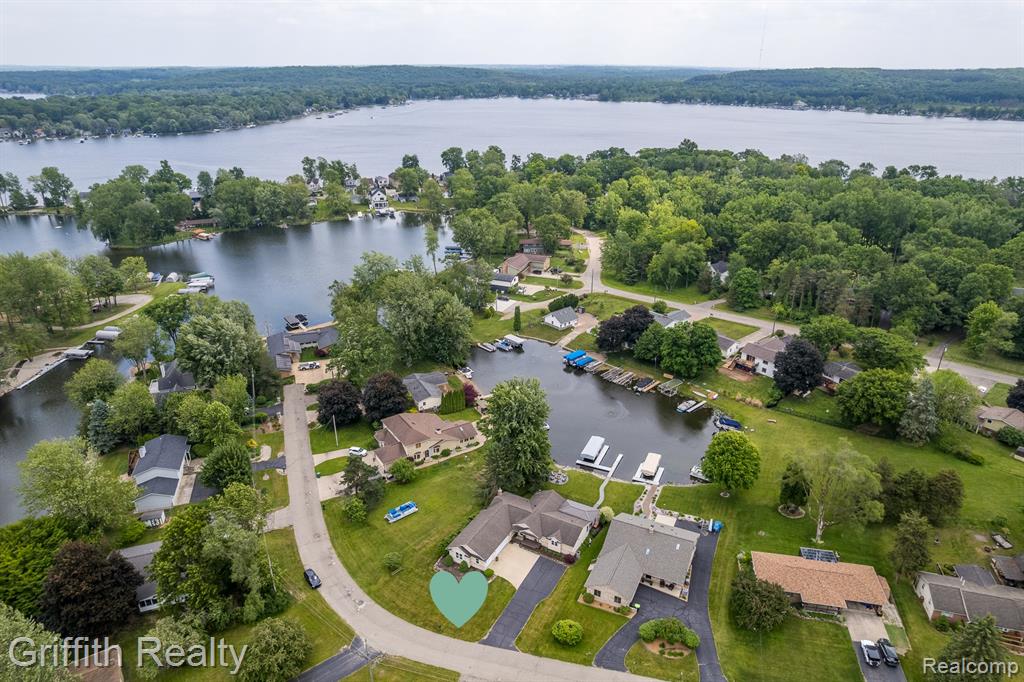 1158 Camelot Drive, Pinckney, MI 48169 — Photo 3