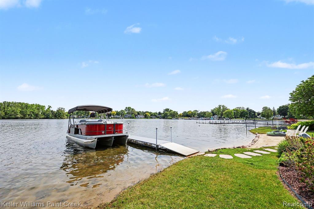 2560 Browning Drive, Lake Orion, MI — Photo 2