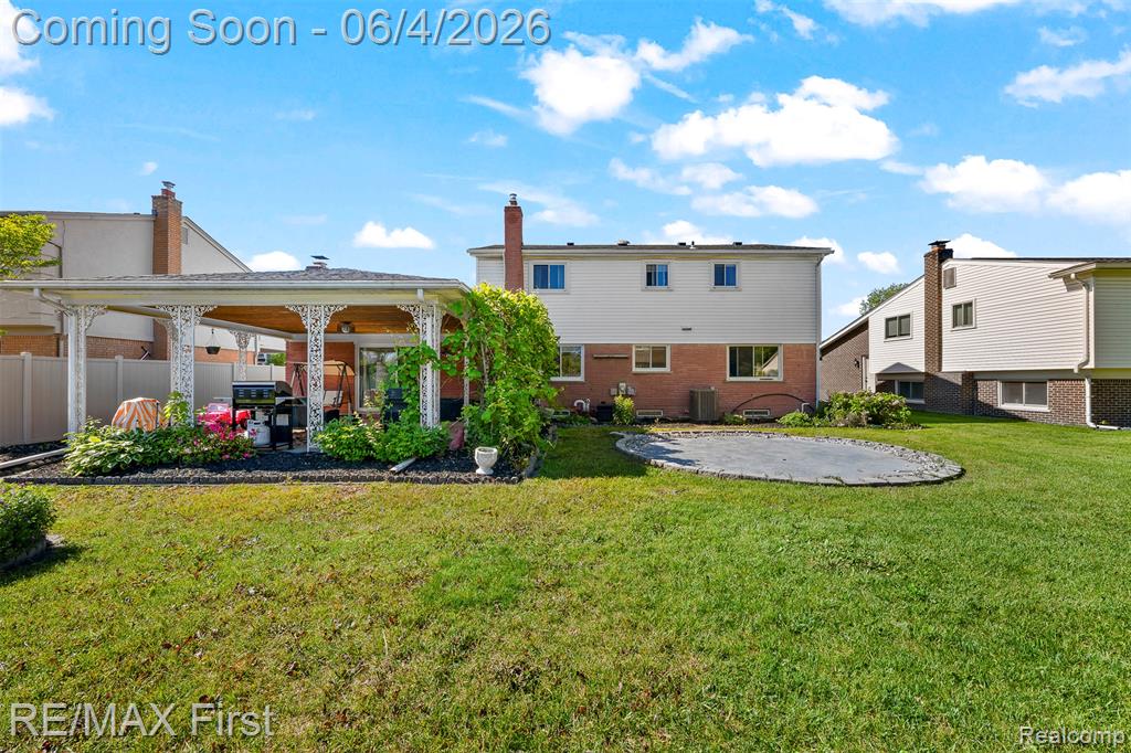 26376 Lawrence Drive, Dearborn Heights, MI 48127 — Photo 4