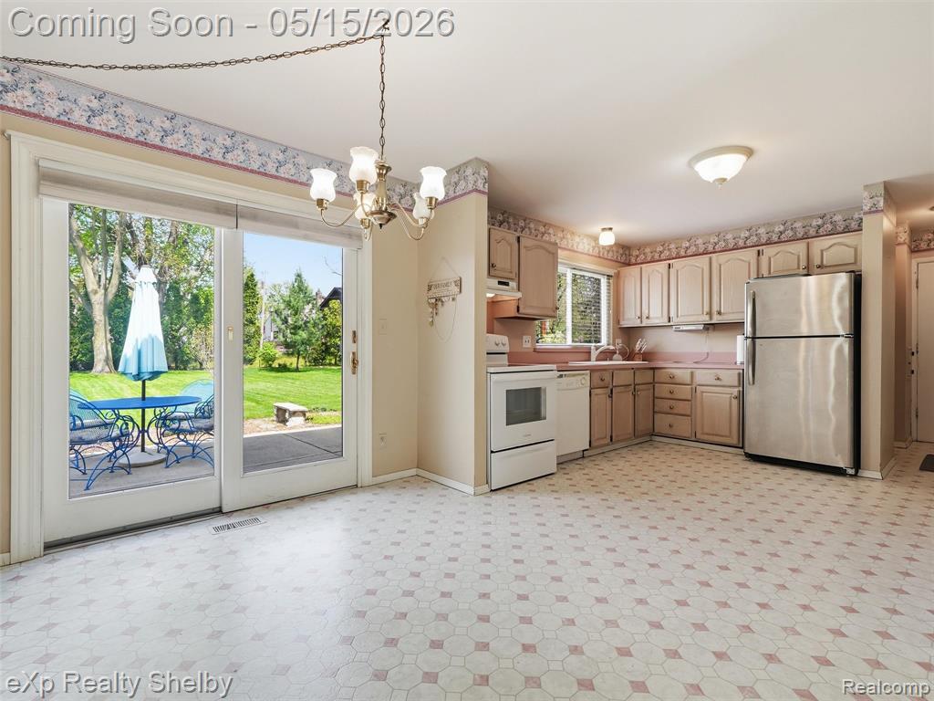 40753 Irval Drive, Sterling Heights, MI 48313 — Photo 9