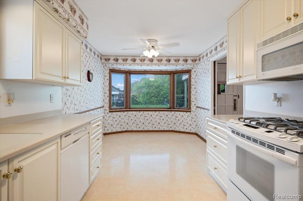 2211 White Avenue, Lincoln Park, MI 48146 — Photo 9
