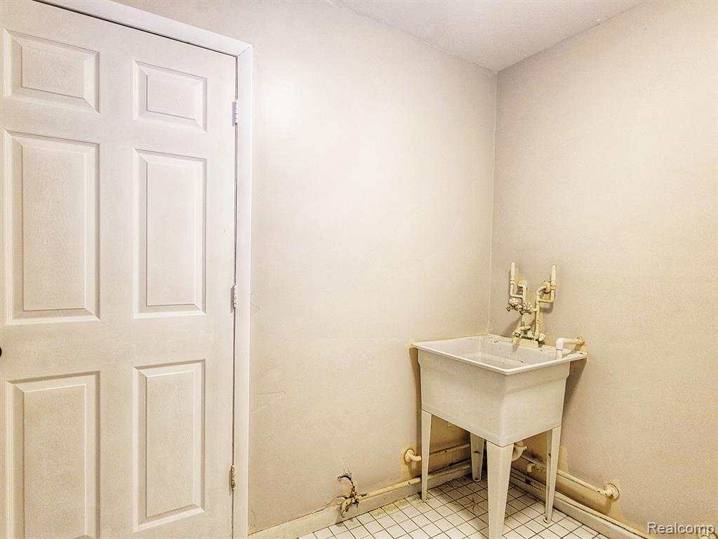 4612 KATHERINE Street, Dearborn Heights, MI 48125 — Photo 23