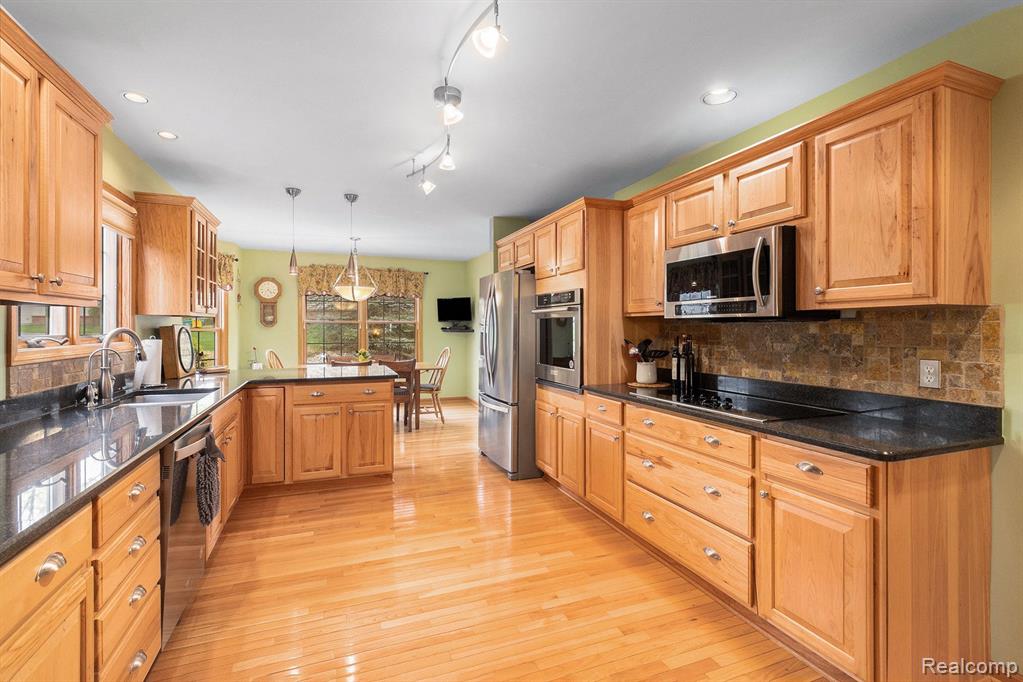 6173 NORTHRIDGE HILLS Drive, Brighton, MI 48116 — Photo 11