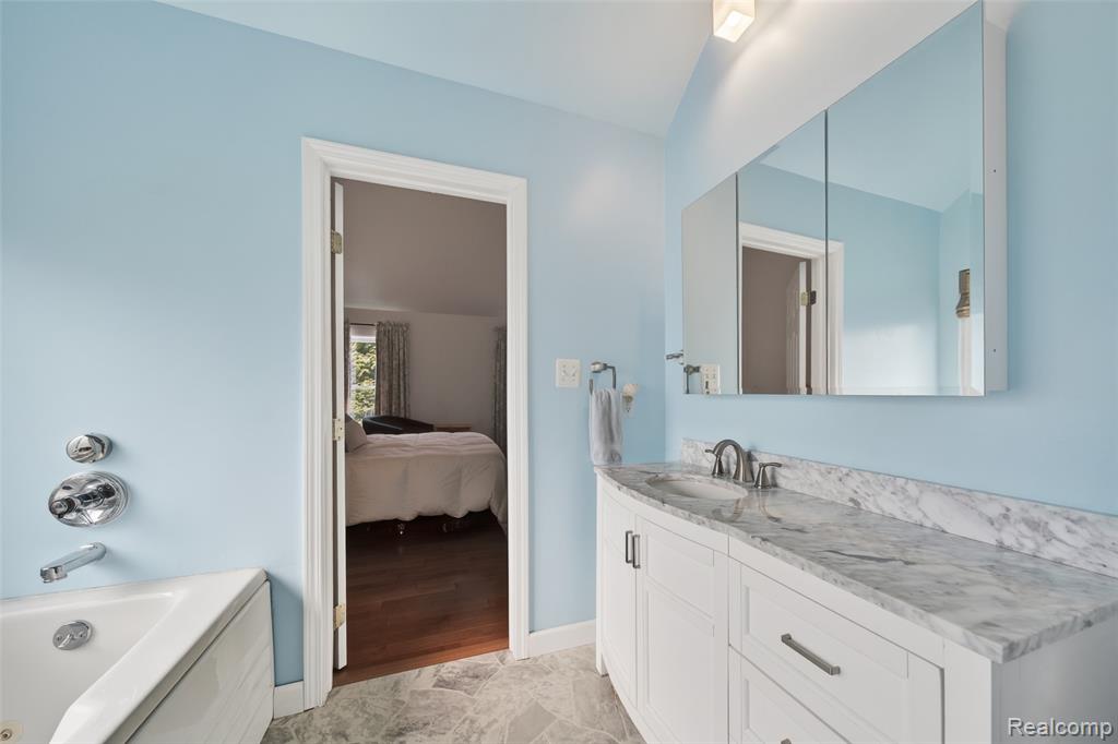 2311 Richwood Road, Auburn Hills, MI 48326 — Photo 18