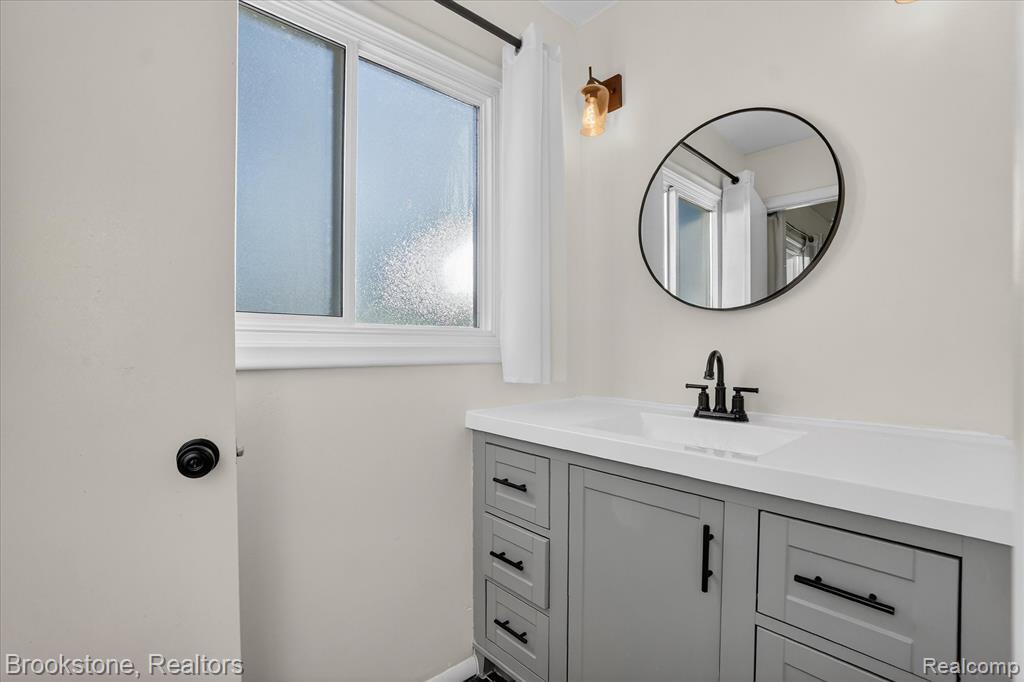 6227 McKenzie Drive, Flint, MI 48507 — Photo 27