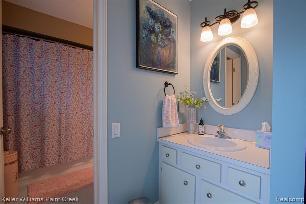 42200 LOCHMOOR Street, Clinton Twp, MI 48038 — Photo 21