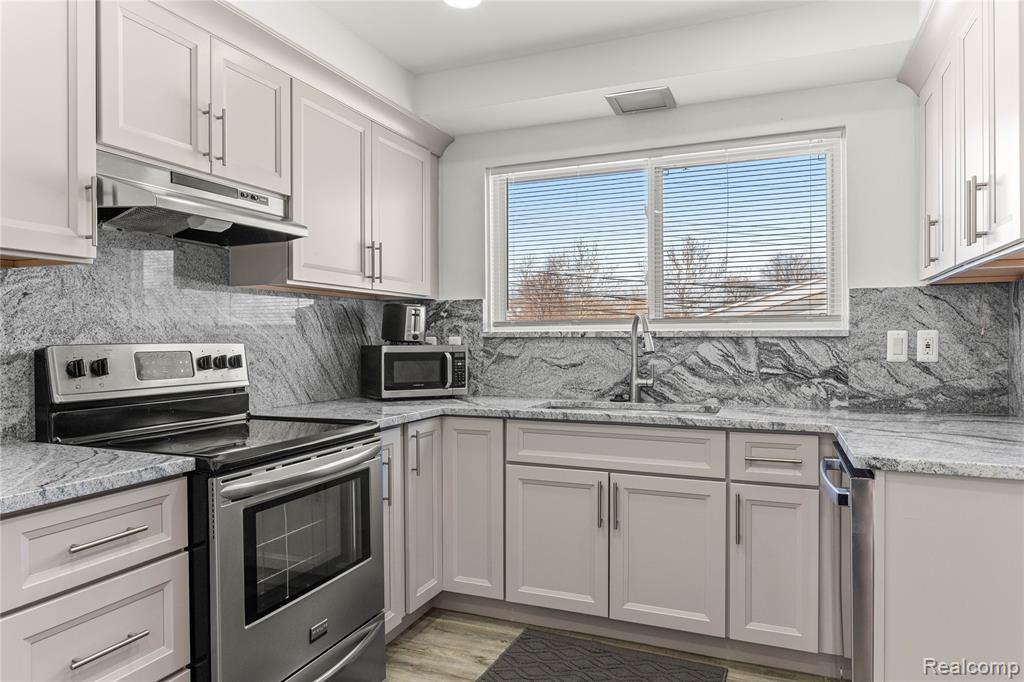 7154 Plainfield Street, Dearborn Heights, MI 48127 — Photo 15