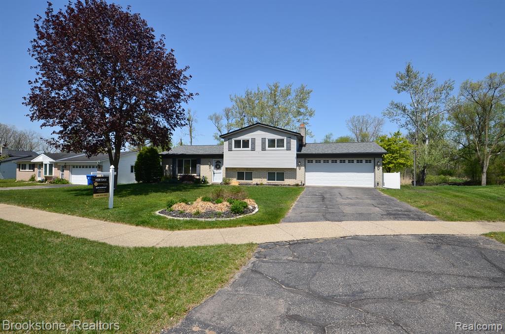 4856 CLINTON WAY Drive, Waterford, MI 48328 — Photo 2