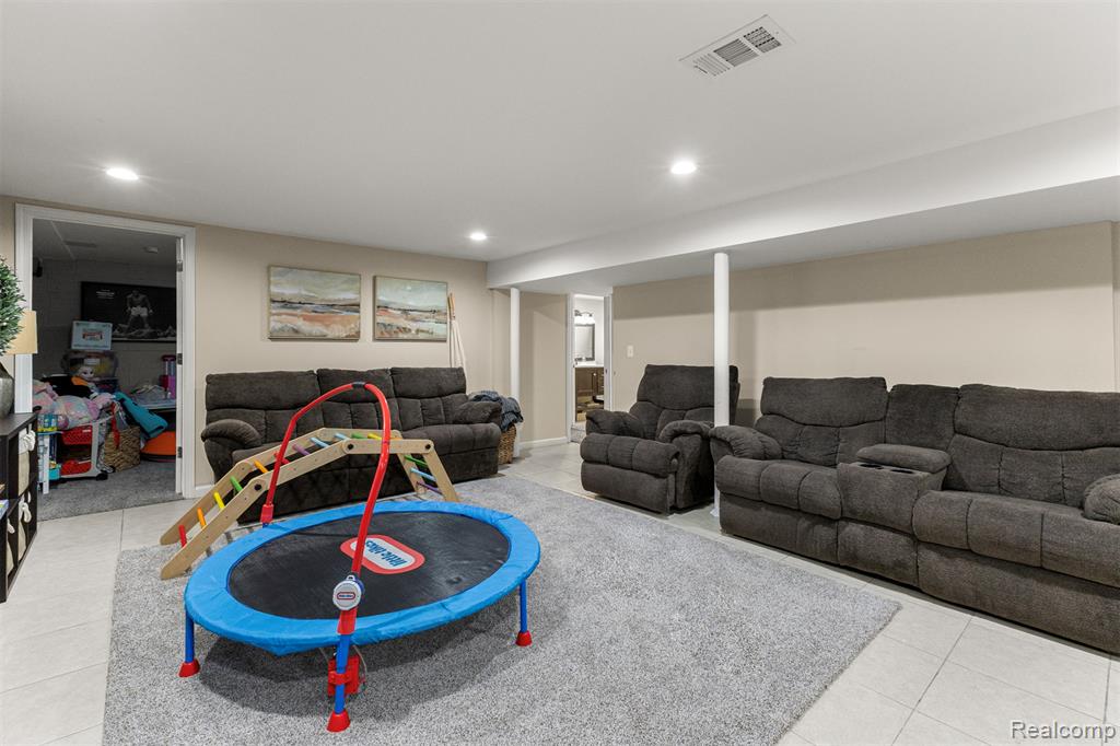 8570 Rockland Street, Dearborn Heights, MI 48127 — Photo 28